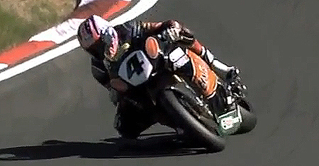 Josh Brooks survole Cadwell Park en British Superbike
