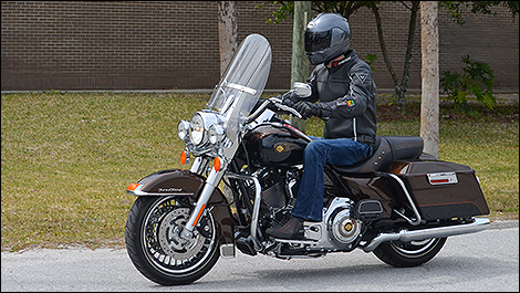 Harley-Davidson Road King 2013 vue de coté