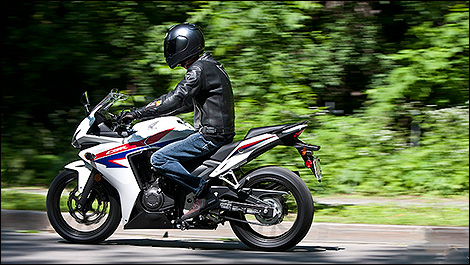 Honda CBR500R 2013 vue de coté