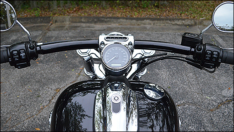 Harley Davidson Breakout 2013 guidon et rservoir d'essence
