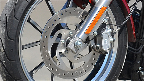 Harley-Davidson SuperLow 1200T 2014 roue avant