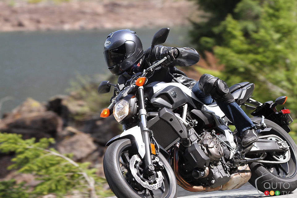 Photos - 2015 Yamaha FZ-07 Review
