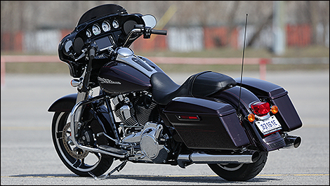 Harley-Davidson Street Glide 2014 vue 3/4 arrière