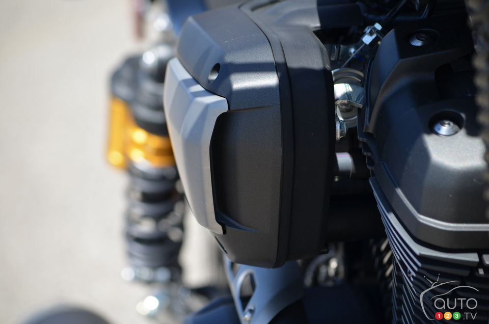 2014 yamaha bolt forward controls