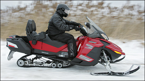 Ski-doo grand touring 2010 vue c&ocirc;t&eacute; droit