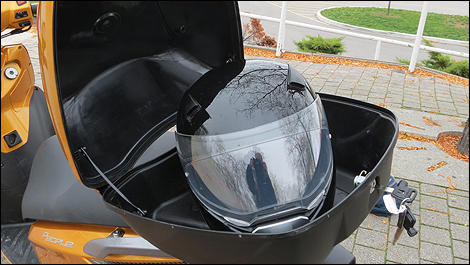 2013 Kymco People GT 200i storage