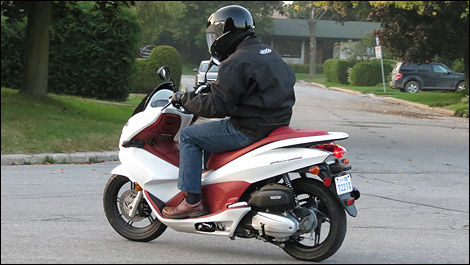 Honda PCX150 2013 vue de coté