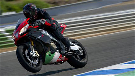 Aprilia RSV4 Factory APRC ABS 2013 vue 3/4 avant